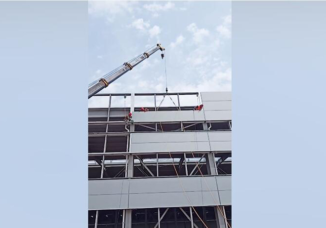 防墜器使用于外墻施工高空作業(yè)中.jpg 防墜器使用于外墻施工高空作業(yè)中.jpg